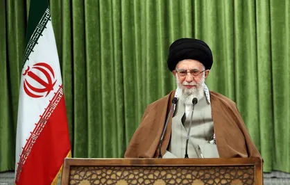 رهبر انقلاب: حقیقت ملت ایران را تشییع شهید سلیمانی نشان می&zwnj;دهد نه برخی نظرسنجی&zwnj;ها / حساسیت زدایی از اصول انقلاب در دستور کار دشمن است