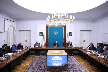 دولت با بهره&zwnj;گیری از همه ظرفیت&zwnj;های خود در کنار فعالان اقتصادی خواهد بود/ با هرگونه تخلف در روند تأمین و توزیع کالاهای اساسی، با قاطعیت برخورد خواهد شد