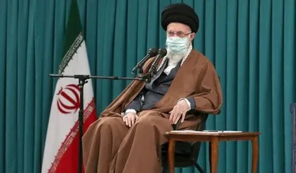 رهبر معظم انقلاب اسلامی: مگر مسائل گوناگون کشور قابل رفراندوم است؟ کجای دنیا این چنین است؟/ فعالیت&zwnj;های دانشجویی نباید باعث دوقطبی شود