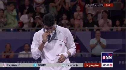 مدال طلا بر گردن پسر تکواندو ایران
