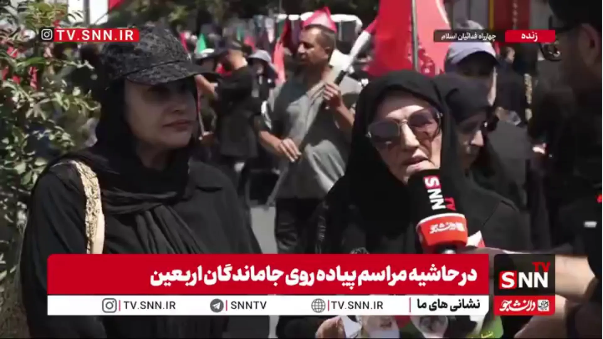 مادر و دختری در پیاده‌روی جاماندگان اربعین؛ «به عشق رهبرمان و امام حسین (ع) آمدیم»