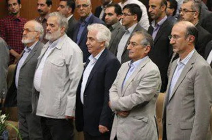 قدیری ابیانه: ۴۰ سال در مقابل سخت&zwnj;ترین تحریم&zwnj;ها دفاع کردن، دستاورد بزرگی است/ زیباکلام: آمریکاستیزی سال ٥٨ بنا بر مصلحت&zwnj;های تبلیغاتی بوجود آمد