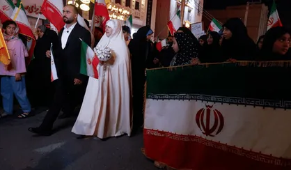 گزارش اختصاصی SNNTV از مراسم ازدواج جانفداهای ایرانی در میدان امام حسین (ع) / امشب پیام امید و زندگی مردم ایران به جهان مخابره خواهد شد + فیلم