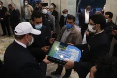 غباروبی و عطرافشانی مزار شهدای گمنام