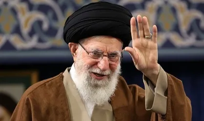جمعی از پیشکسوتان و فرماندهان دفاع مقدس با رهبر معظم انقلاب اسلامی دیدار می&zwnj;کنند