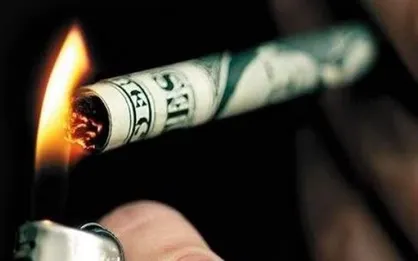 آتش استقلال مالی روس&zwnj;ها بر جان دلارهای آمریکایی