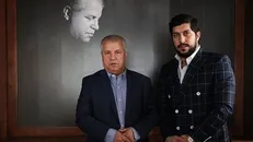 پسر علی پروین کرونا را شکست داد+عکس