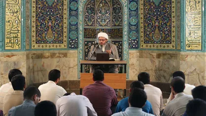 هیچگاه نباید از دشمن تقاضای صلح و سازش داشته باشید