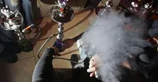 قلیان‌کشی دو همبازی فوتبالی در زعفرانیه