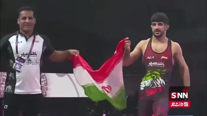 برق طلا بر سینه اسماعیلی