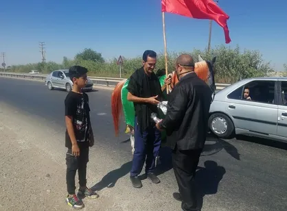 بسیج دانشجویی شوش بسته&zwnj;های بهداشتی و فرهنگی بین زوار حضرت دانیال (ع) توزیع کرد