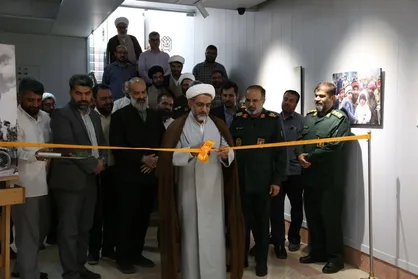 افتتاح نمایشگاه عکس &laquo;در راه فتح قله ایم&raquo; با حضور فرمانده سپاه قم/ تاکید سردار موحد بر انتقال فرهنگ شهدای دفاع مقدس به نسل جدید