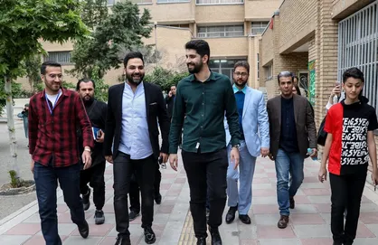 حواشی حضور احسان علیخانی و داوران عصر جدید در دانشگاه تهران + عکس