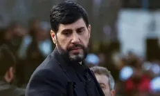 ورود پیکرهای شهید حسین خلیل (ابوعلی) محافظ سید حسن نصرالله و پسرش مهدی از عراق به فرودگاه بیروت + فیلم