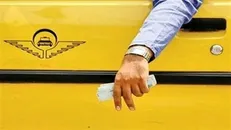 دریافت کرایه تاکسی بر اساس تعداد مسافران است