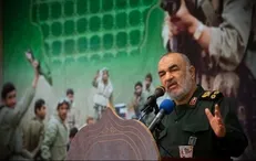 سرلشکر سلامی: بسیج نقطه کانونی عزت امت اسلامی است/ حل مسائل و مشکلات، استراتژی اصلی بسیج
