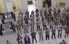 جمعی از کهنه‌سربازان ارتش آمریکا با اشغال ساختمانی در کنگره، علیه سیاست‌های جنگی ترامپ علیه ایران و نسل‌کشی اسرائیل در غزه اعتراض کردند