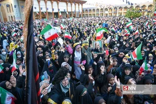 امروز در حرم مطهر شاهچراغ (ع)شوری برپا بود از جنس دانش آموزی، از جنس ذهن های جوان دهه هشتادی !