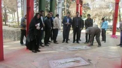 مزار شهدای گمنام پارک شهر اردکان غبارروبی شد