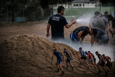اینترنشنال باز هم به کاه‌دون زد؛ شلنگ آب و تپه‌خاکی، بهانه حمله به کشتی ایران!