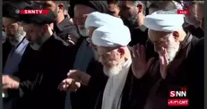اقامه نماز بر پیکر مطهر رهبر شهید انقلاب توسط آیت الله سبحانی در مصلی تهران+ فیلم