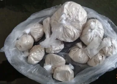 دو کیلو و ۳۰۰ گرم سم سفید در بازرسی از خودروی سواری در خوسف/ متهم روانه دادگاه شد