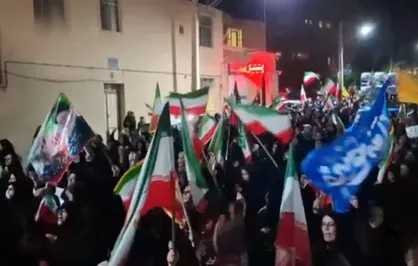 شعار مرگ بر آمریکا بلندتر از هر شب در موج پنجاه و پنجم در شهرکرد سر داده شد