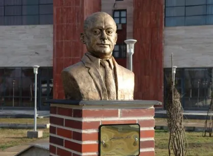 رونمایی سه سردیس مشاهیر علمی استان در دانشگاه گیلان