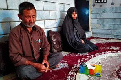 مبارزه پدر و مادر شهید با غول دوقطبی + عکس
