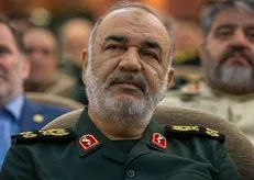 بسیجیان مروجان سعادت جامعه و مدافعان حیثیت ملت هستند / لباس جهاد از تن ما بیرون نخواهد آمد