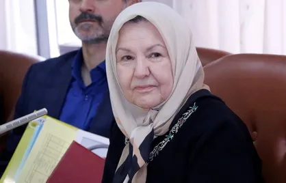 پروفسور رزاقی&zwnj;آذر: ۱۷ سالگی ازدواج کردم، ۴ فرزند دارم؛ خوشبختم/ ادامه تحصیل منافاتی با تشکیل خانواده ندارد