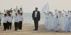 اجرای زیبای سرود سلام فرمانده به زبان انگلیسی