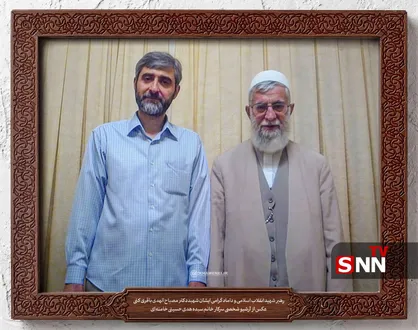 تصویری از شهید دکتر مصباح&zwnj;الهدی باقری در کنار رهبر شهید انقلاب اسلامی
