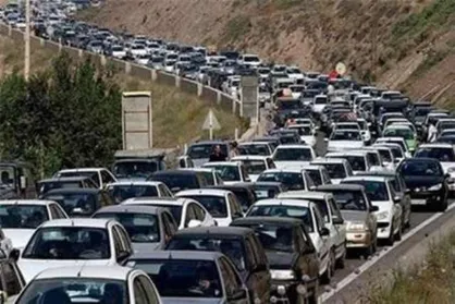 ترافیک سنگین جاده چالوس/ رانندگان مراقب مه گرفتگی باشند