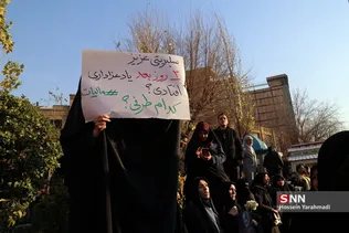 تجمع اعتراضی دانشجویان مقابل سفارت انگلیس