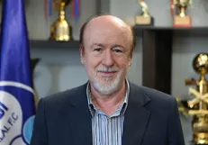 افتخارى در استقلال می‌ماند