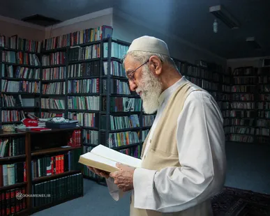 ناگفته های مکّبر آقای شهید ایران از ۴۴ سال همنشینی با ایشان + فیلم