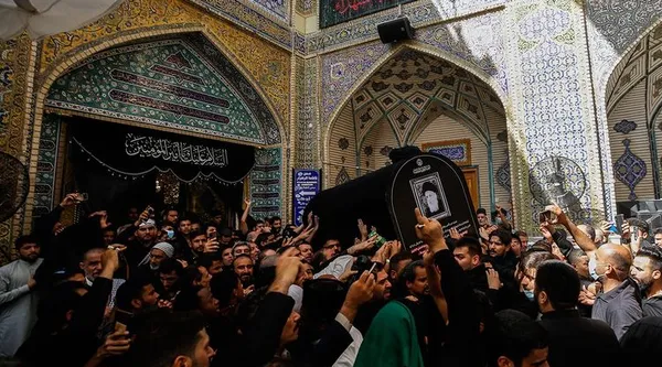 تشییع پیکر آیت الله حکیم در حرم مولا علی(علیه السلام)