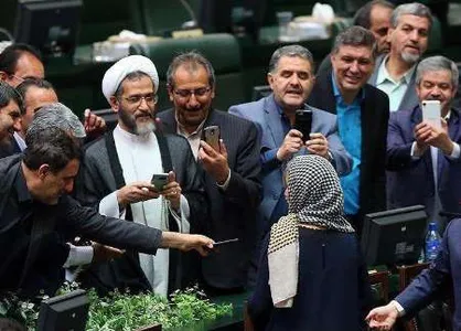 غرب&zwnj;پرستی باعث فاجعه مجلس شد/ غرب&zwnj;زدگی به لباس دین و روحانیت هم رحم نکرده است!