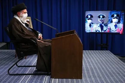 مراسم دانش&zwnj;آموختگی دانشجویان نیرو&zwnj;های مسلّح با حضور رهبر انقلاب آغاز شد