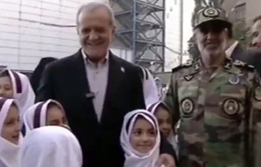 حضور رئیس جمهور و امیر جهانشاهی فرمانده نیروی زمینی ارتش در آیین بازگشایی مدارس و آغاز سال تحصیلی جدید