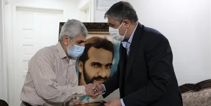 رئیس سازمان انرژی اتمی با خانواده شهید احمدی روشن دیدار کرد