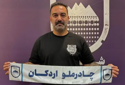 حنیف عمران&zwnj;زاده قرارداد خود را با چادرملو تمدید کرد