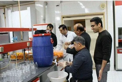 دانشجویان و کارکنان دانشکده داروسازی دانشگاه علوم پزشکی کرمانشاه اقدام به تولید مواد ضدعفونى کردند