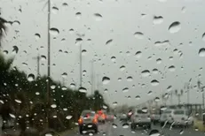 بارش برف و باران در جاده‌های ۹ استان/ ترافیک سنگین در محور هراز