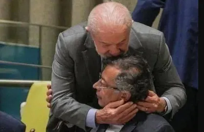 بوسیدن پیشانی رئیس جمهور کلمبیا توسط همتای برزیلی به دلیل حمایت از فلسطین