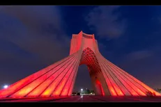 هدیه فرهنگی برج آزادی به مناسبت هفته نیروی انتظامی