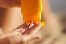 هشدار پزشکان آمریکایی نسبت به جذب مواد شیمیایی ضدآفتاب‌ها به خون!