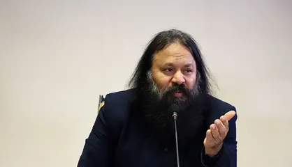 زارعی: پیراهن سیدالشهدا(ع) پرچم قیام ابا صالح المهدی(عج) خواهد بود+فیلم