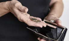 کمرنگ شدن کریسمس برای آلمانی‌ها/ نیمی از آلمانی ها توان خرید هدیه ندارند‌